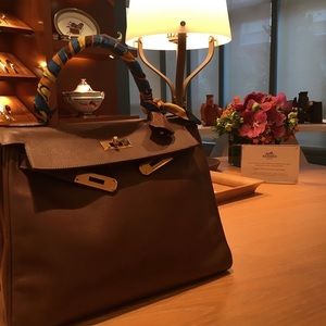 Authentic vintage Hermès Kelly 28 in gold